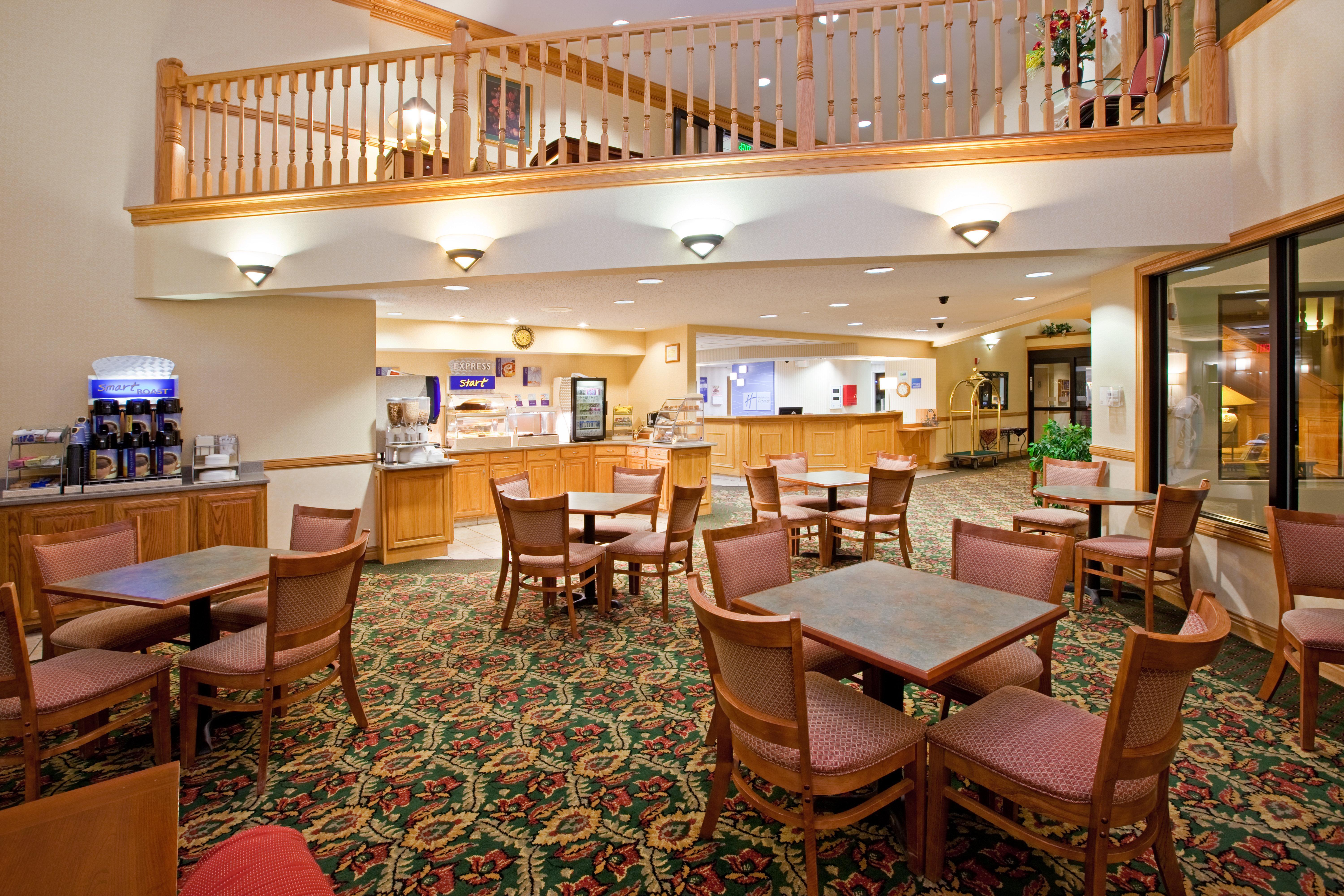 Holiday Inn Express Washington Restaurant photo